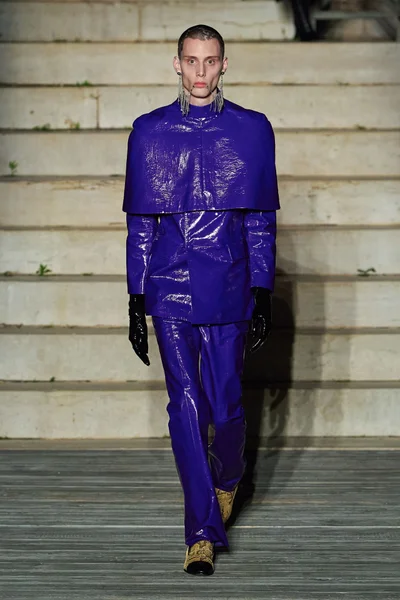 Look 99